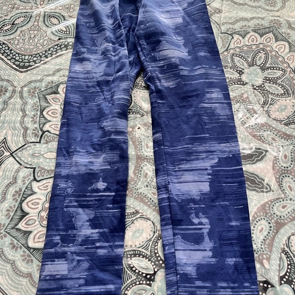 🔴 CLEARANCE buy 2 for $12 
Old Navy Striped Blue Leggings - Picture 1 of 4